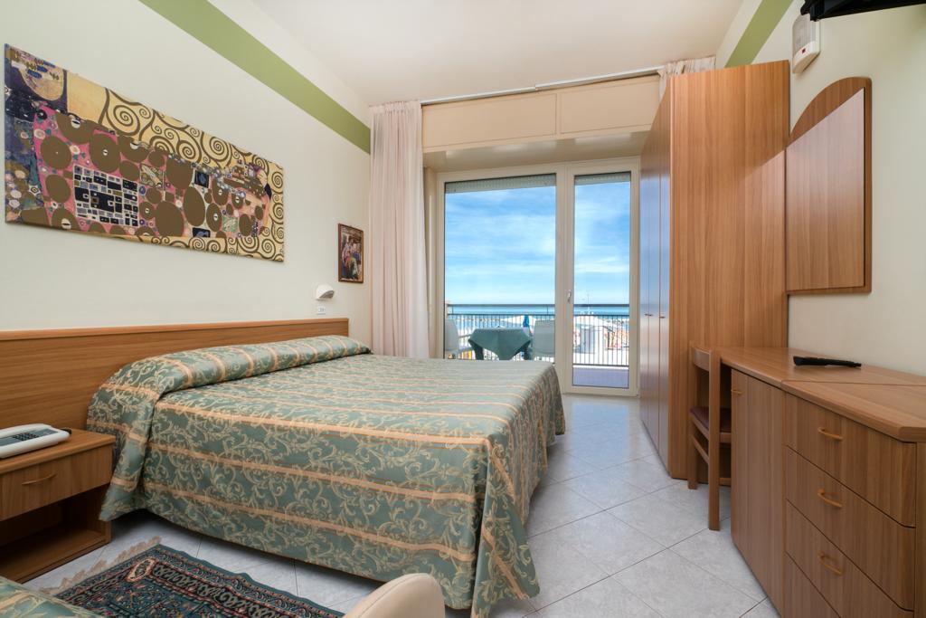 Hotel Belsoggiorno Cattolica Esterno foto